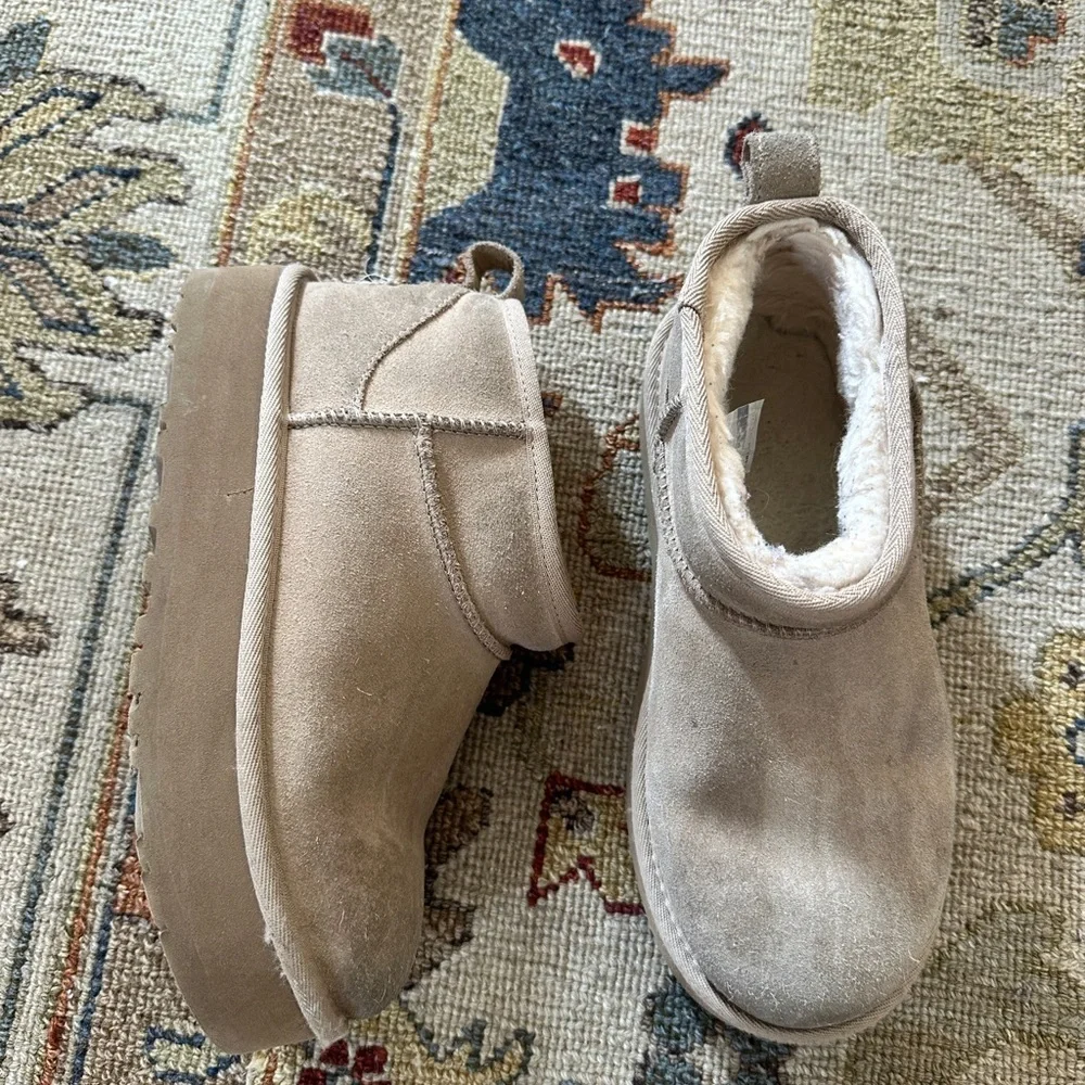 UGG Short' Classic Ultra Mini Platform Boots Sand sz 4
